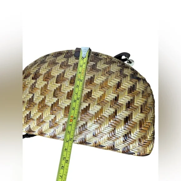 Vintage Woven Straw Crossbody Bag Leather Strap & Turnlock Closure - Picture 6 of 7